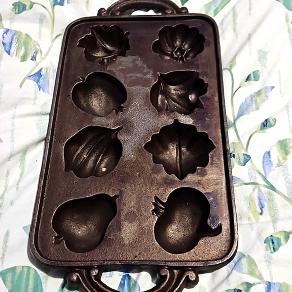 Vintage John Wright Cast Iron Cornbread & Muffin Pan Mold Vegetables / Fruit